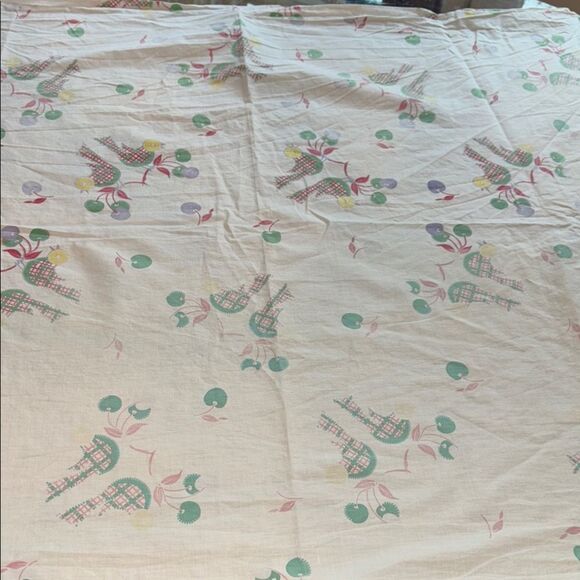 Vintage crib sheet with birds and cherries - Picture 1 of 4